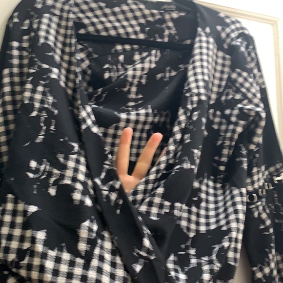 Long sleeve, chain link, bell top with open front - Picture 3 of 4